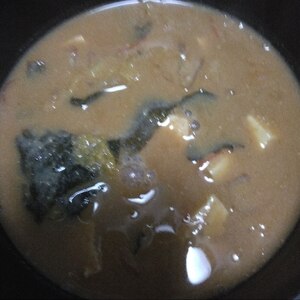 鮭と白菜の豆乳味噌汁